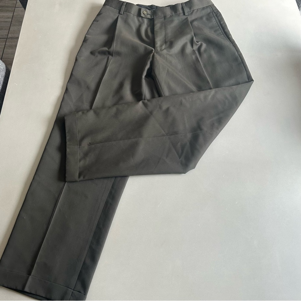 Liz Claiborne Green   Straight Leg Cuffed Pants. size 32/30